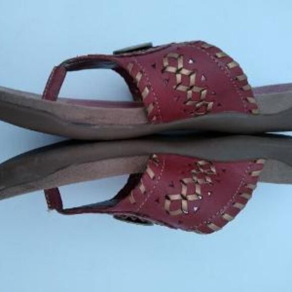 Array Moki Medallion Leather Thong Sandal Dark Red Women's sz 6.5 - Picture 4 of 7